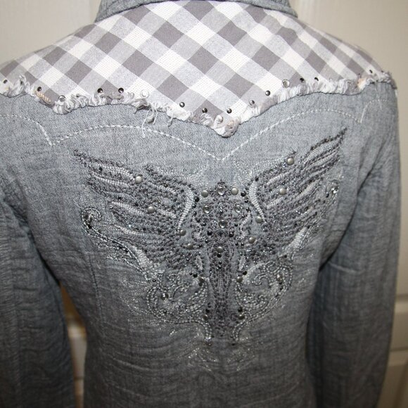 LN! Miss Me Gray Y2K Size LARGE Rhinestone Stud Embellished Pearl Snap Top - Picture 3 of 12